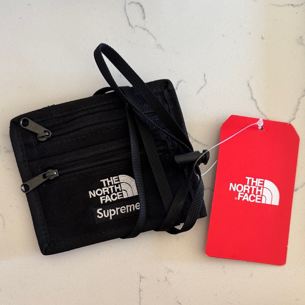 BNWT Supreme x The North Face Expedition Travel Wallet FW18
